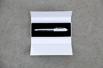 Stylo roller en coffret luxe (15,00 € HT / 18,00 € TTC) 