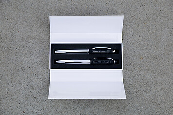 Parure stylo roller et stylo bille en coffret luxe (25,00 € HT / 30,00 € TTC) 