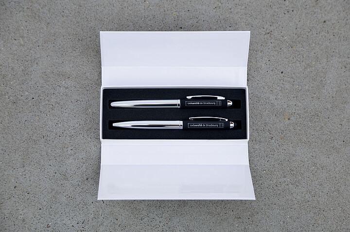 Parure stylo roller et stylo bille en coffret luxe (25,00 € HT / 30,00 € TTC) 