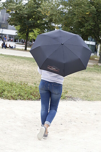 Parapluie pliant (12,50 € HT / 15,00 € TTC)
